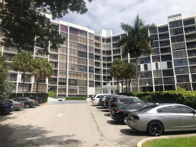 Building Photo - 400 Leslie Dr