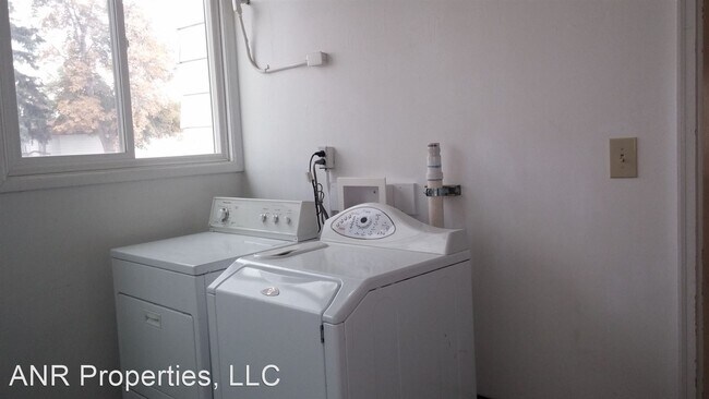 Building Photo - 1552 S 4th Ave