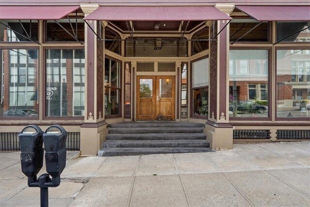 Building Photo - 612 Central St