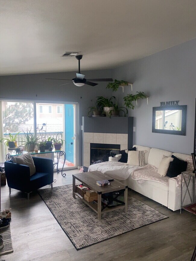 Foto del edificio - "Charming 3-Bed, 2-Bath Condo Retreat in Highlands Ranch – Spacious 1,291 Sq Ft Home Awaits!"