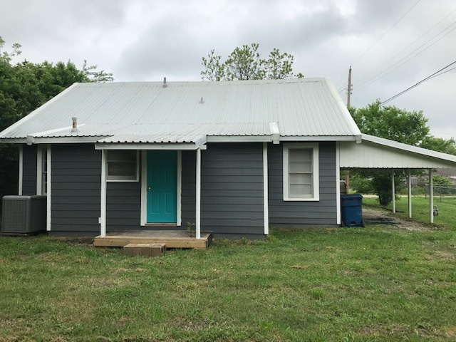 Building Photo - 605 N Pecan Ave