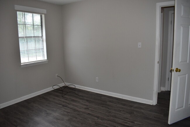 Building Photo - 135 Stoneybrooks Pl