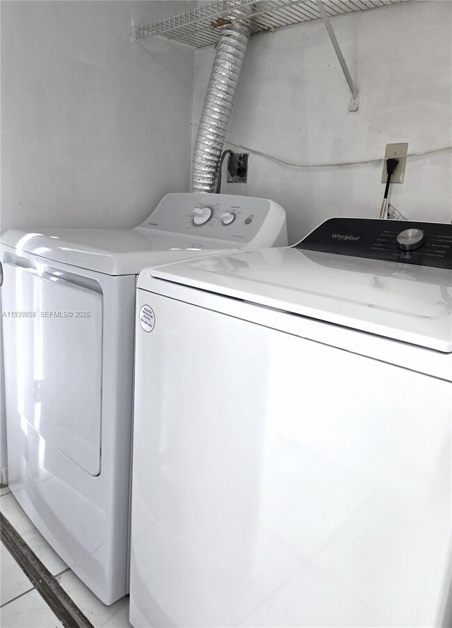 Foto del edificio - 1100 SW 104th Ct