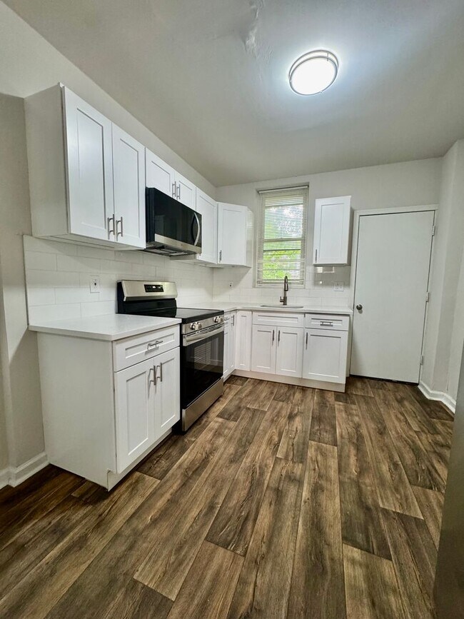Foto del edificio - Spacious 3-Bedroom Home with Modern Amenit...