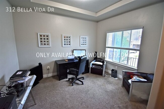 Building Photo - Stunning 4 Bed Eaglewood Home! No Deposit ...