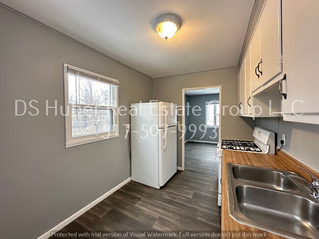 Building Photo - 2 Bdrm 1 bath with fenced yard