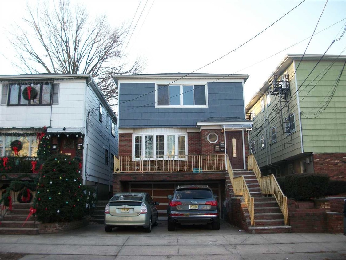 93 Lord Ave, Bayonne, NJ 07002 House Rental in Bayonne, NJ