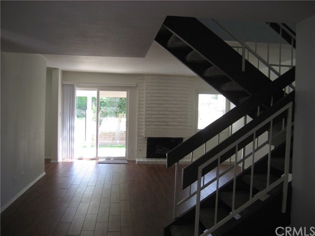 Building Photo - 11 Redwood Tree Ln