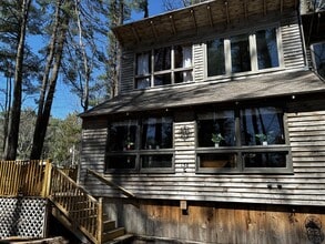 Building Photo - 158 Temple Ave