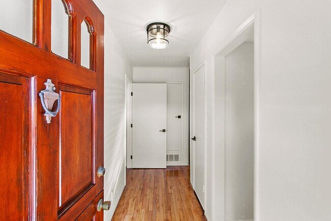 Foto del edificio - 2518 Fordham Dr