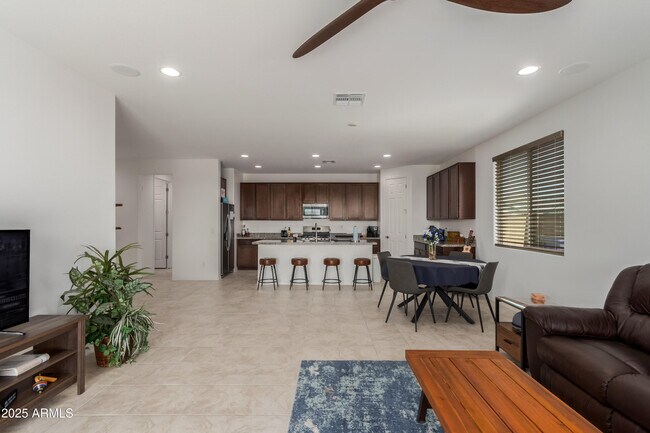 Building Photo - 14269 W El Cortez Pl