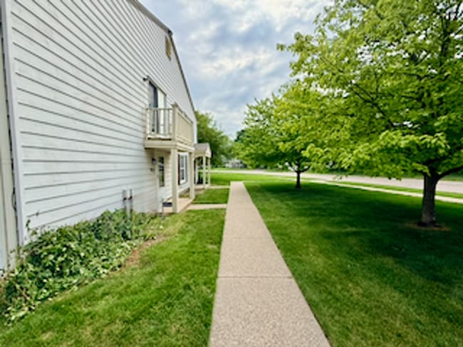 Building Photo - 2802 Stoney Ridge Dr