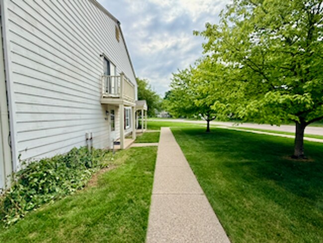 Foto del edificio - 2802 Stoney Ridge Dr