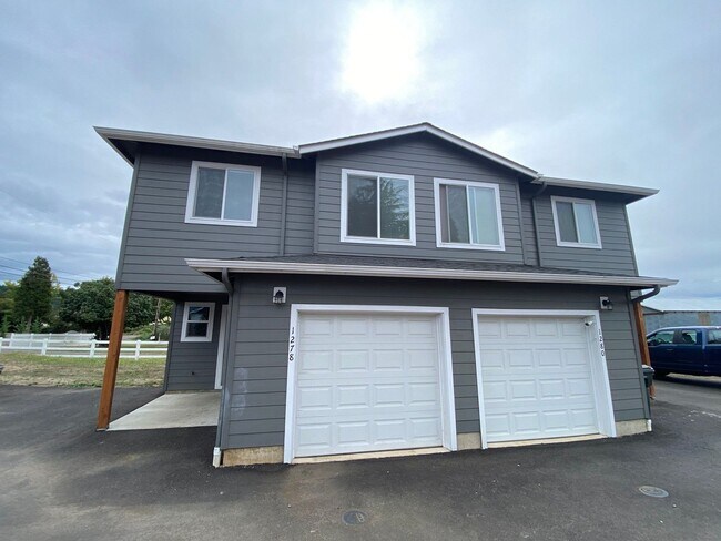 Building Photo - 44th Ave Duplexes Sweet Home 1278-1280/cre...