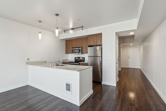 Building Photo - REO Flats