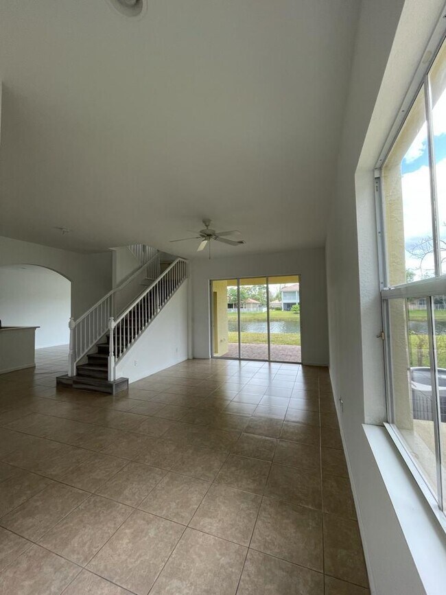 Foto del edificio - 2213 Newport Isles Blvd