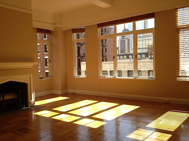 Living room wooden blinds open - 666 Post St