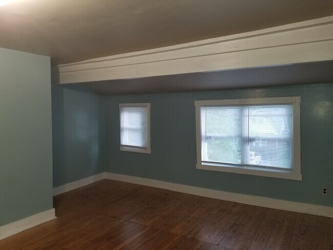 Building Photo - 1233 E Dunklin St