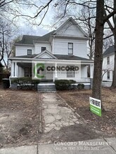 Building Photo - 613 5th Ave