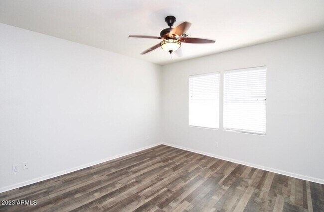 Foto del edificio - 13530 W Cypress St