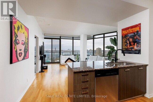 Photo du bâtiment - 832 Bay St.