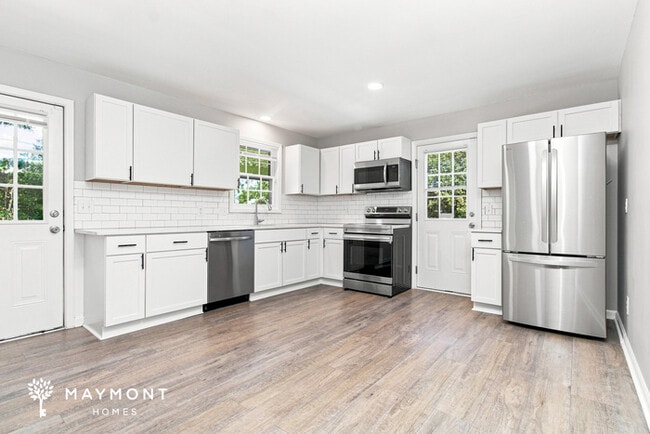 Building Photo - 3310 Jules Dr