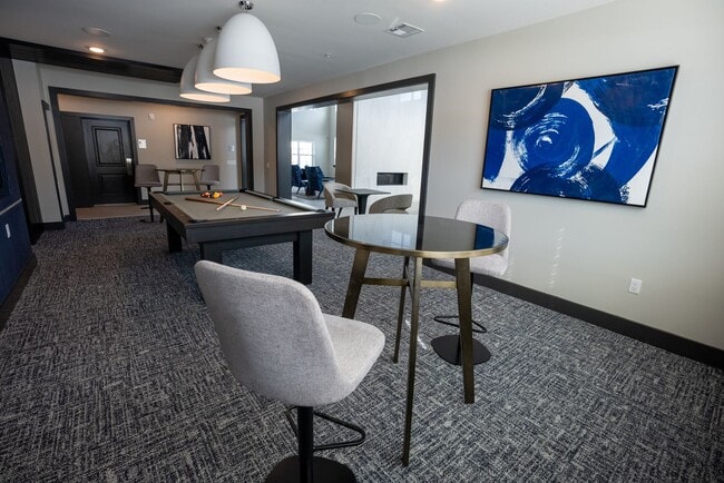 Interior Photo - 34 Bank