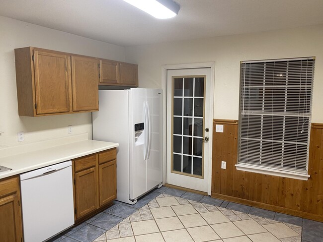 Building Photo - 2771 River Run Rd