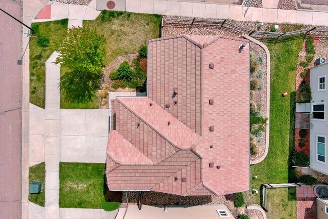 Foto del edificio - Low-Maintenance Northgate Home with Loft, Fireplace, and Mountain Views