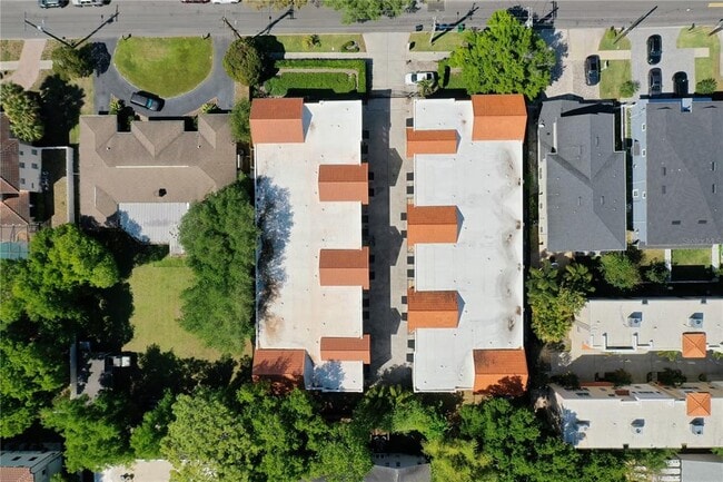 Foto del edificio - 3210 W Horatio St