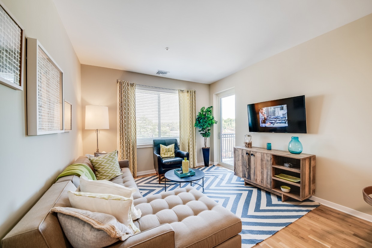 Twenty50 By Windsor Apartments