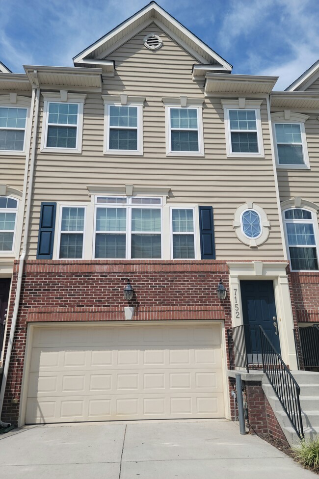 Building Photo - 7152 Hummingbird Dr
