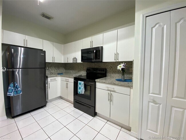 Foto del edificio - 3 br, 3 bath Townhome - 15885 NW 16th Ct