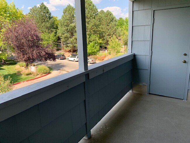 Foto del edificio - Welcome to Hunter Creek Condos! Light and ...