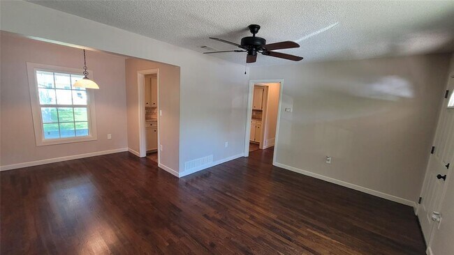 Foto del edificio - 1709 Crestridge Dr