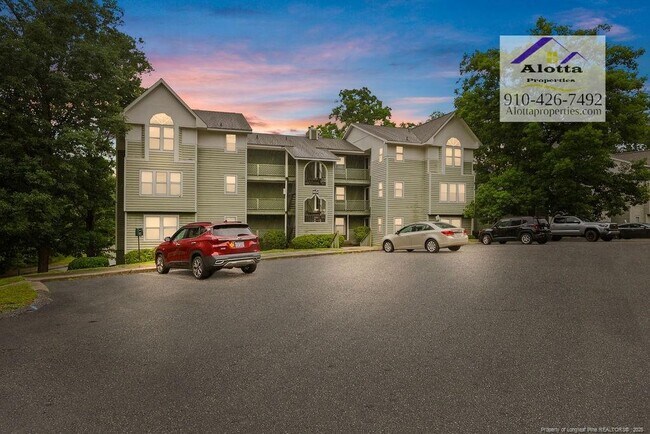 Foto del edificio - 6804 Willowbrook Dr