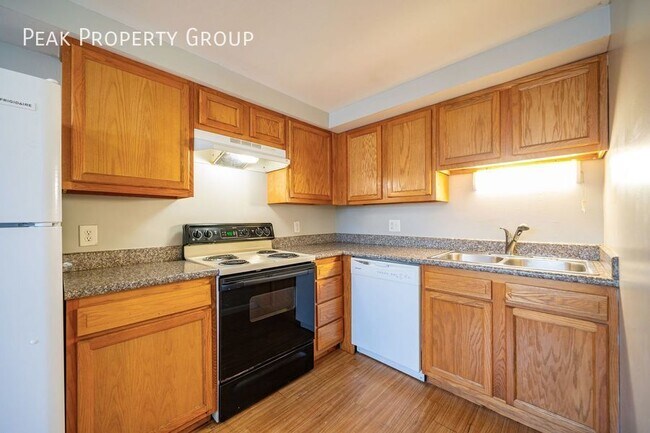 Building Photo - 511 Elsmere St