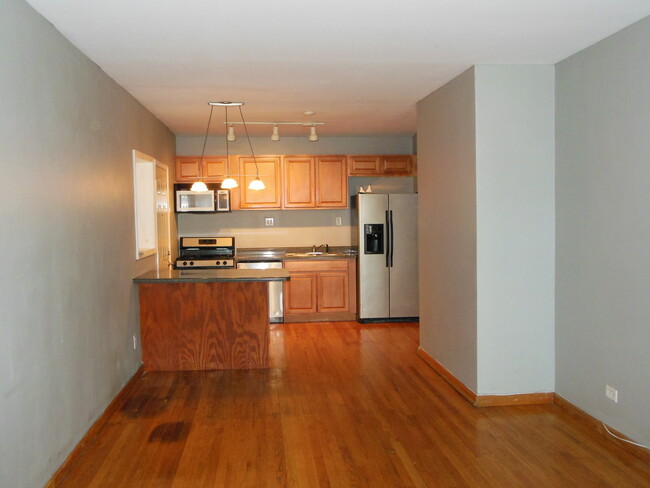 Building Photo - 5725 W Addison St