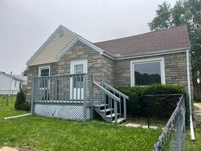 Building Photo - 234 E Cherry Ridge Rd