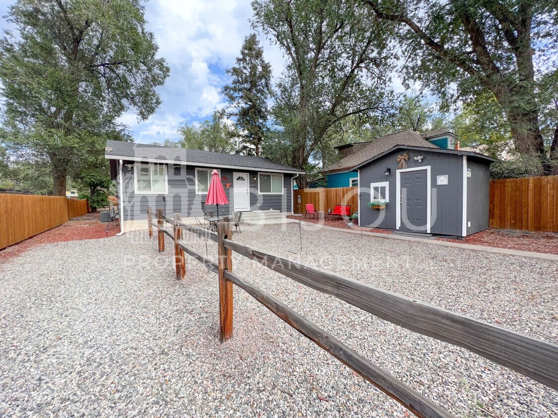 Primary Photo - 842 E. Cimarron St
