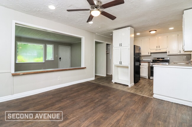 Foto del edificio - 3774 Clovis Ct NW