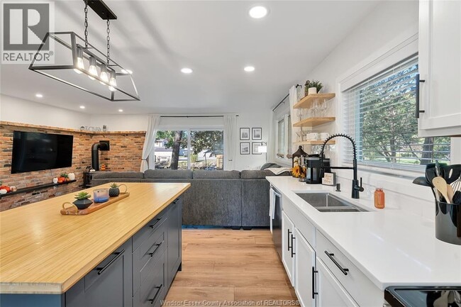 Photo du bâtiment - 255 Edward Rd