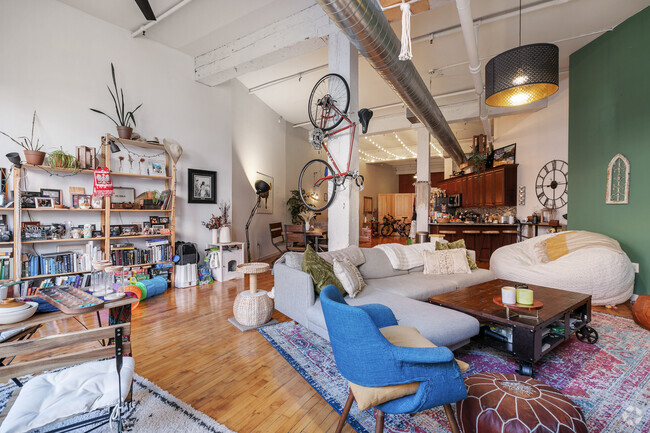 Building Photo - 428 N 13th St