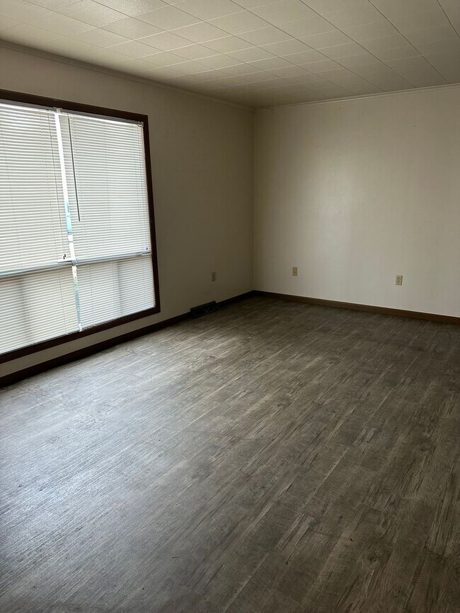 Foto del edificio - 2 BEDROOM 1 BATHROOM APARTMENT FOR RENT