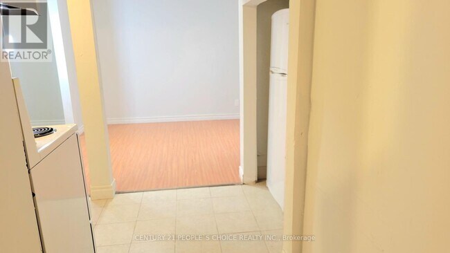 Photo du bâtiment - 23 Bruce Beer Dr