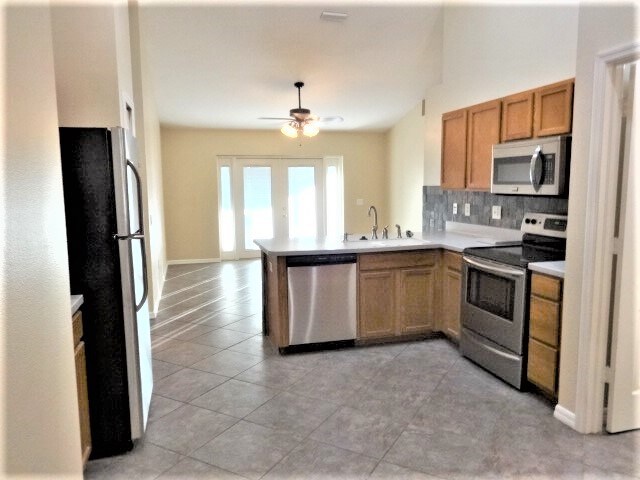 Building Photo - 12826 Lake Vista Dr