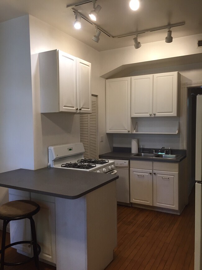 Cocina - 3835 N Wayne Ave
