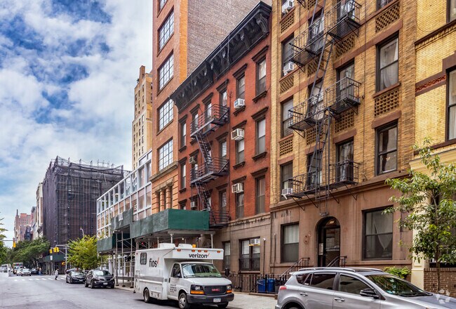 Building Photo - 210 West 17th Street