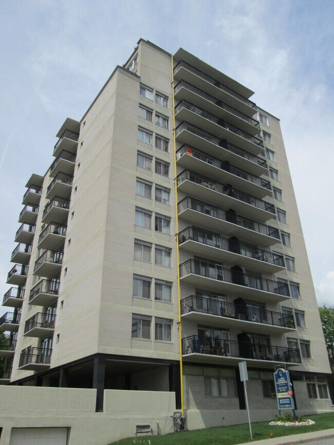 Photo du bâtiment - Rideau Terrace Apartments