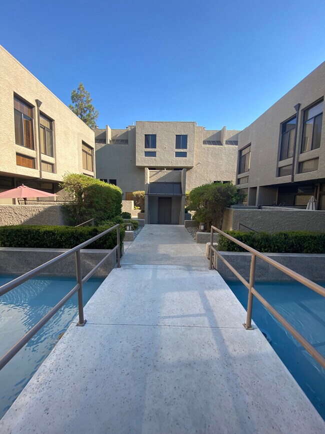 Building Photo - 484 E California Blvd